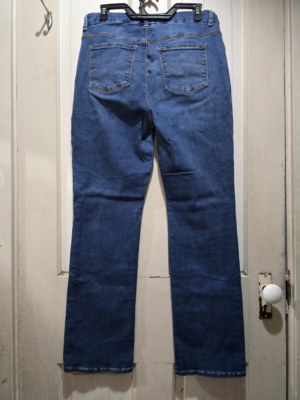 Time and Tru Women's Medium Blue Straight Leg Jeans - Picture 2 of 3